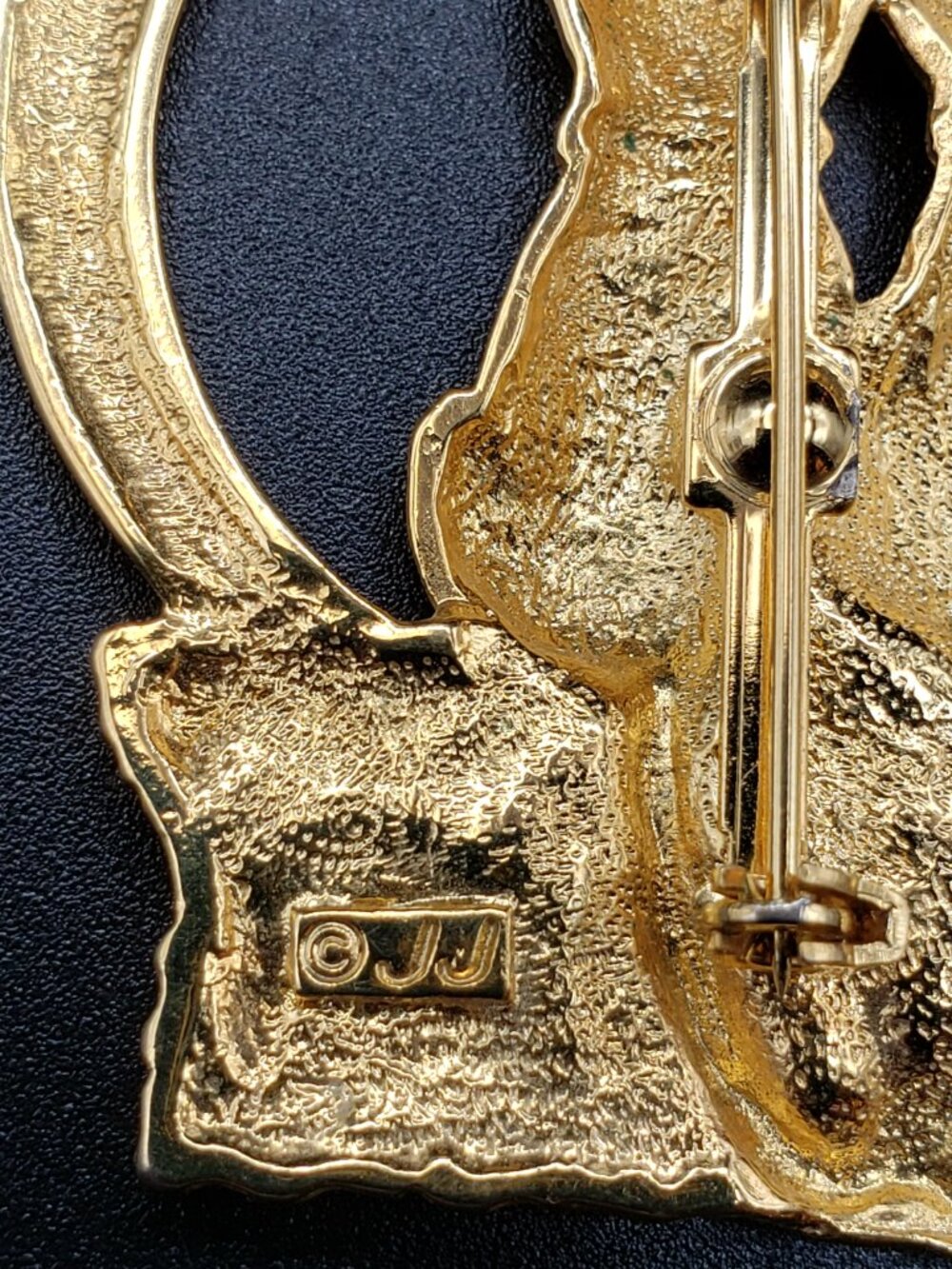 JJ Jonette Brooch Cat Lovers in Moon Silhouette Brick Wall Gold Tone Kittens - Picture 4 of 4